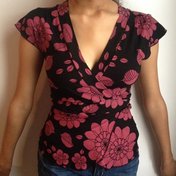 Wrap style Bebe top