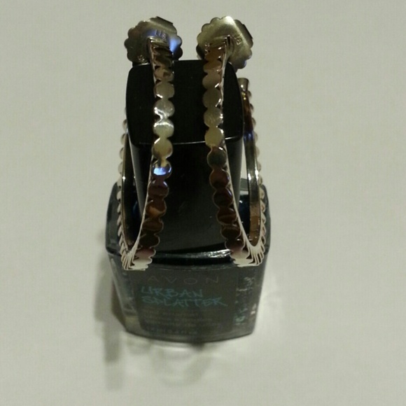 NWOT Lia Sophia Hoop earrings - Picture 3 of 3