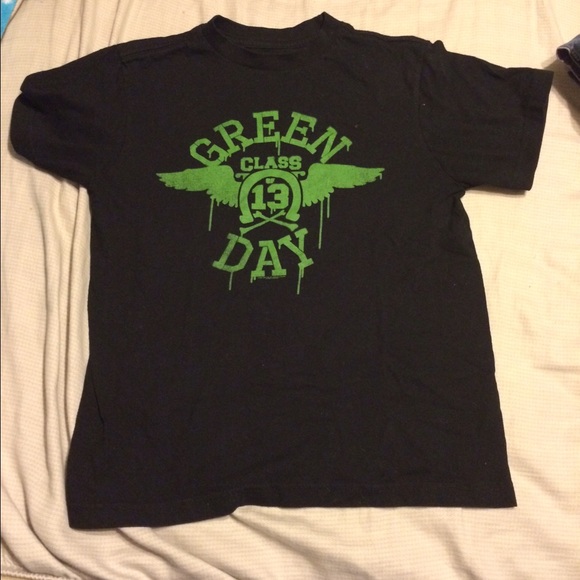 green day tee 💚