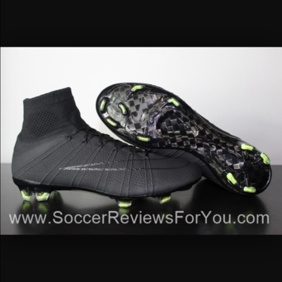 Nike soccer cleats needs size 9 in mans - Picture 1 of 1