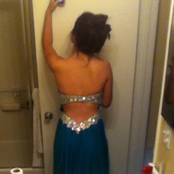 PROM DRESS - Picture 4 of 4