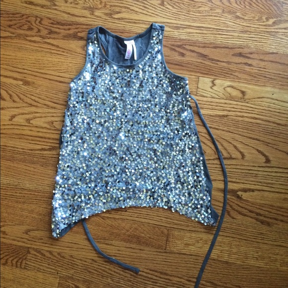 Top - Picture 2 of 3