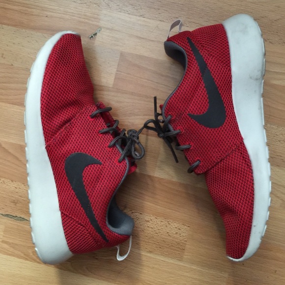 Nike Shoes - Nike Roshe's