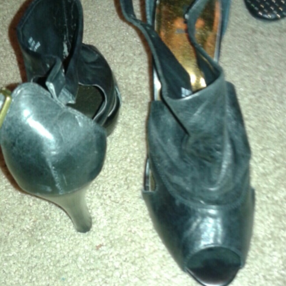 Shoes - Picture 3 of 4