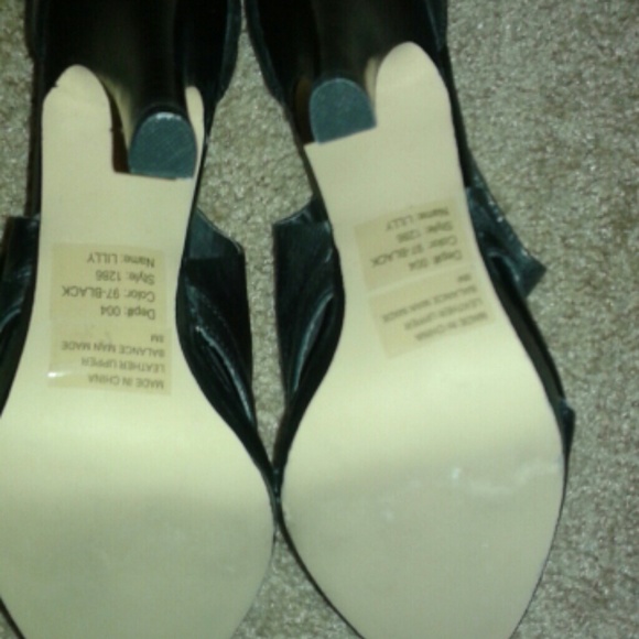Shoes - Picture 4 of 4