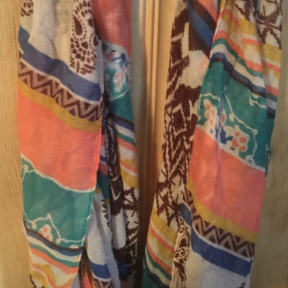 Abstract Infinity Scarf - Picture 2 of 3