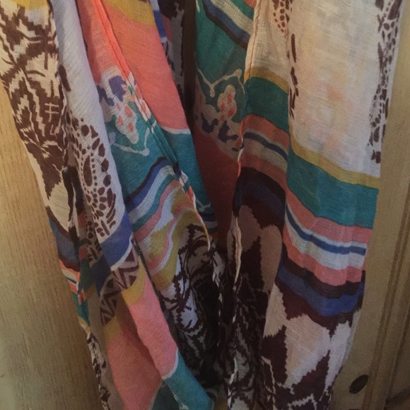 Abstract Infinity Scarf - Picture 3 of 3