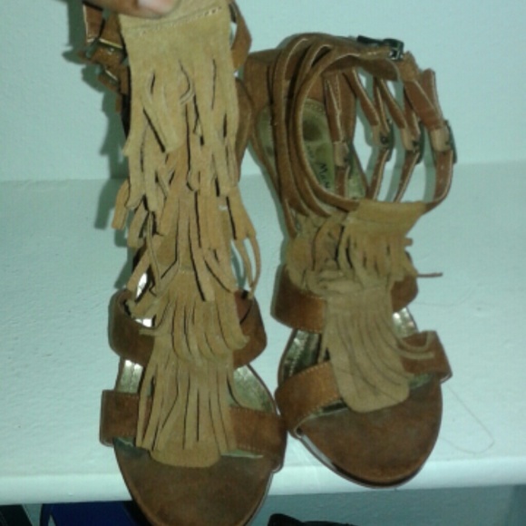 Shoes - Picture 2 of 4
