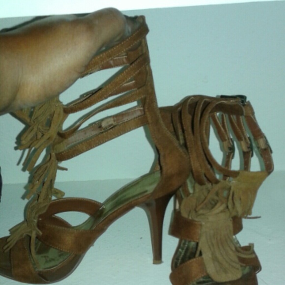 Shoes - Picture 3 of 4