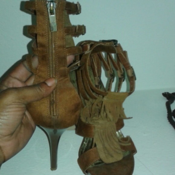 Shoes - Picture 4 of 4