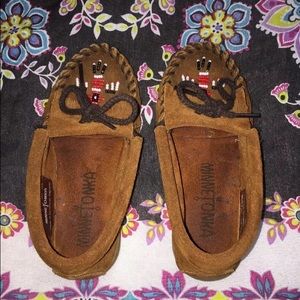 Minnetonka moccasins toddler size (9)