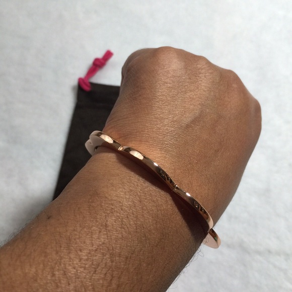 💕PM Editor Pick💕Kate Spade Rose Scallops Bangle - Picture 2 of 4