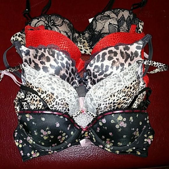 Victoria's Secret Other - Victoria's Secret 32B Push Up Bra Lot