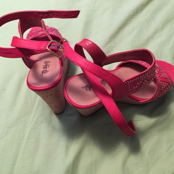 New - Picture 3 of 4