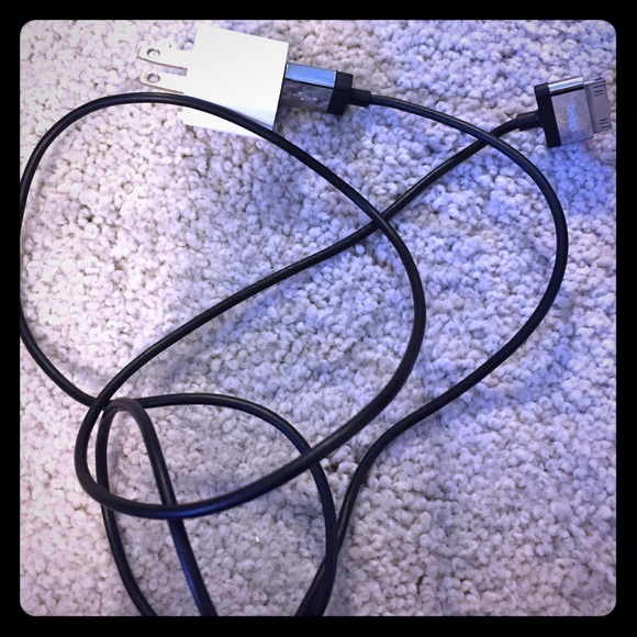◾️◾️◾️SOLD◾️◾️◾️iPhone 4 and 4s wall charger!