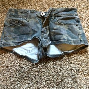 Army print short shorts