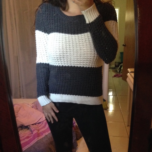 Sweater - Picture 3 of 4