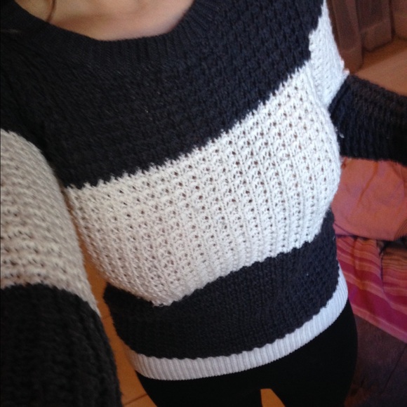Sweater - Picture 4 of 4