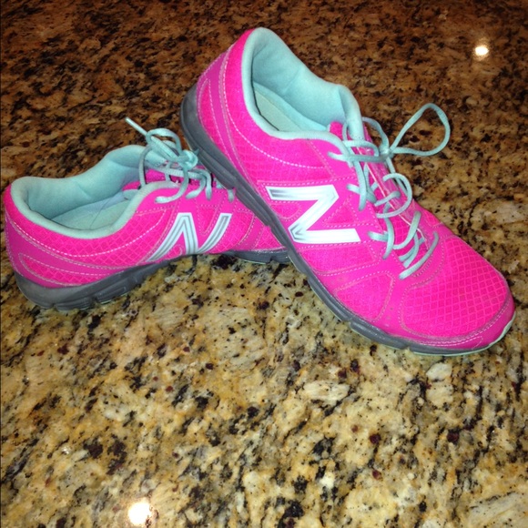 Women's New Balance tennis shoes!