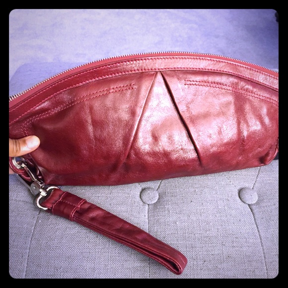 RED HOBO INTERNATIONAL CLUTCH