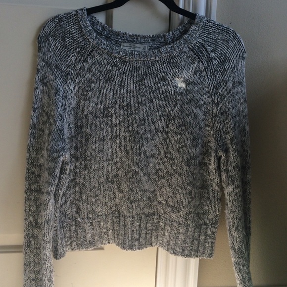 Gray Abercrombie & Fitch cropped sweater