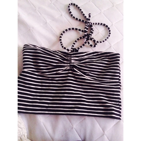 B&W crop top💦😻