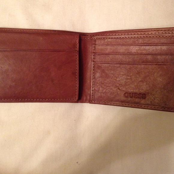 Guess wallet - Picture 2 of 4