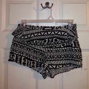 🌻XXI🌻 tribal print shorts!