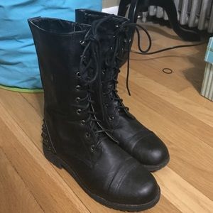 Combat boots