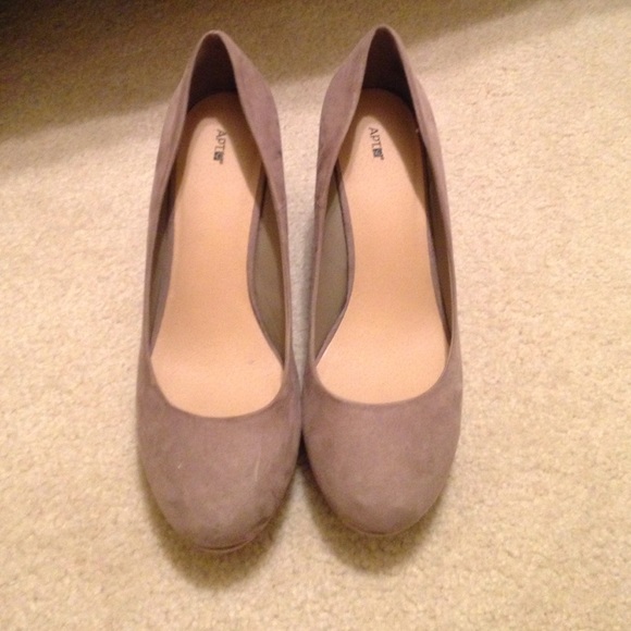Taupe wedges