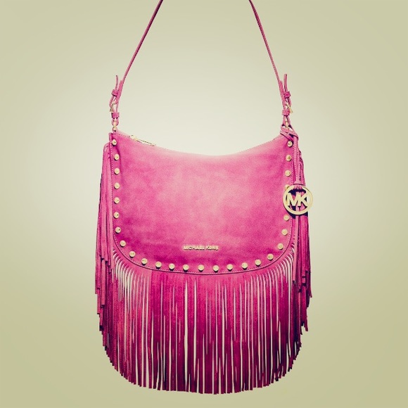MK fuschia fringe purse 😍