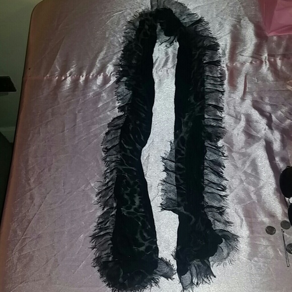 Leopard trim scarf. NWOT. - Picture 2 of 4