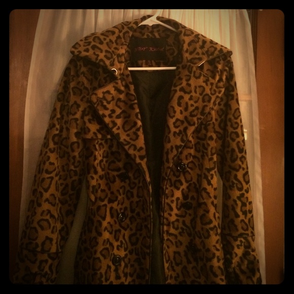 Gorgeous leopard print Betsy Johnson coat