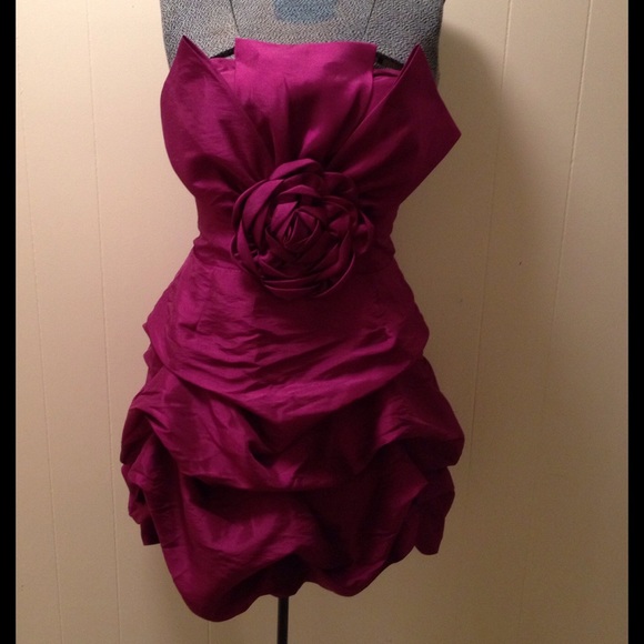 Romeo & Juliet Couture magenta cocktail dress
