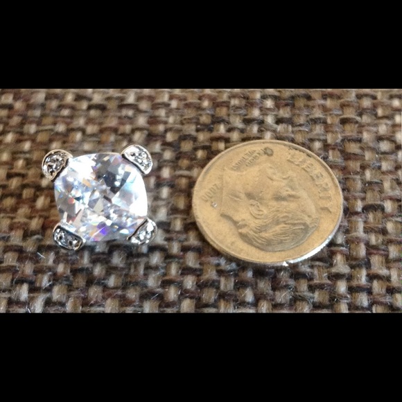 ❌SOLD❌ Earring Zirconia 21k White Gold Plated - Picture 2 of 2