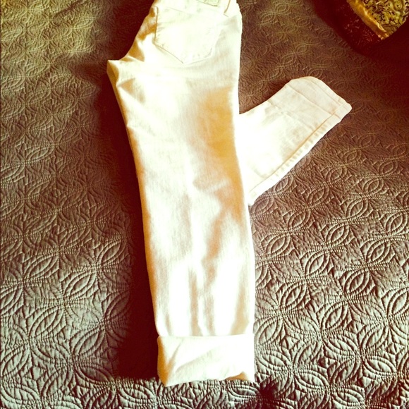 White skinny jeans