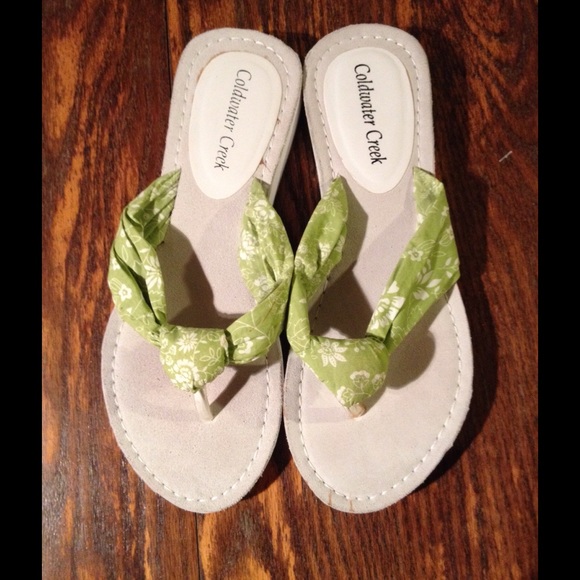 Coldwater Creek fabric flip-flop sandals