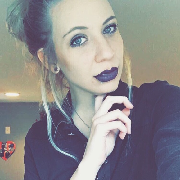 Meet Your Seller! 💜 - Picture 8 of 10