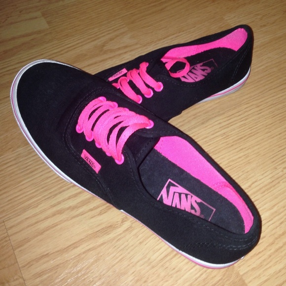 Women's Vans Sneakers Hot Pink & Black
