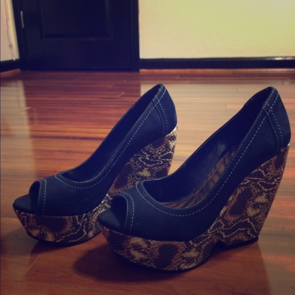 Snake print wedges - Picture 1 of 3