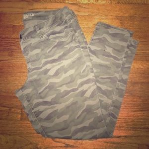 A.E.O.  Green camouflage skinny jegging