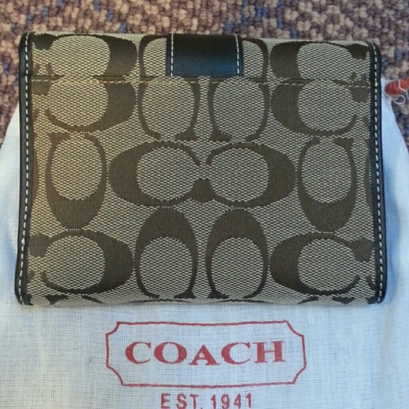 Authentic Coach signature brown wallet - Picture 3 of 4