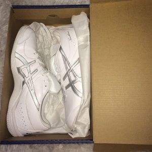Cheer shoes