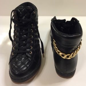 Black and Gold Tennis Shoe