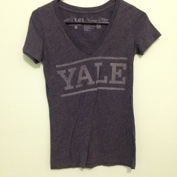 Yale v neck tee