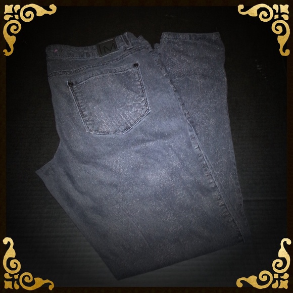Skinny jeans w/ cute pattern