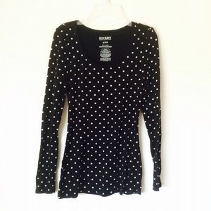 Black and white polka dotted top
