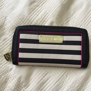 Betsy Johnson zip around wallet