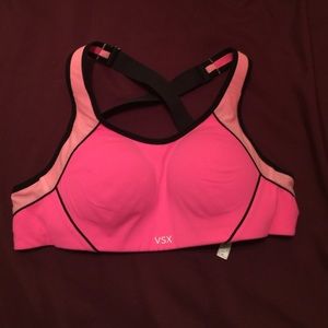 SALE! Super cute hot pink VS padded sports bra! 💖