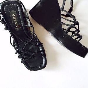 ⬇Guess Strappy Black Sandals